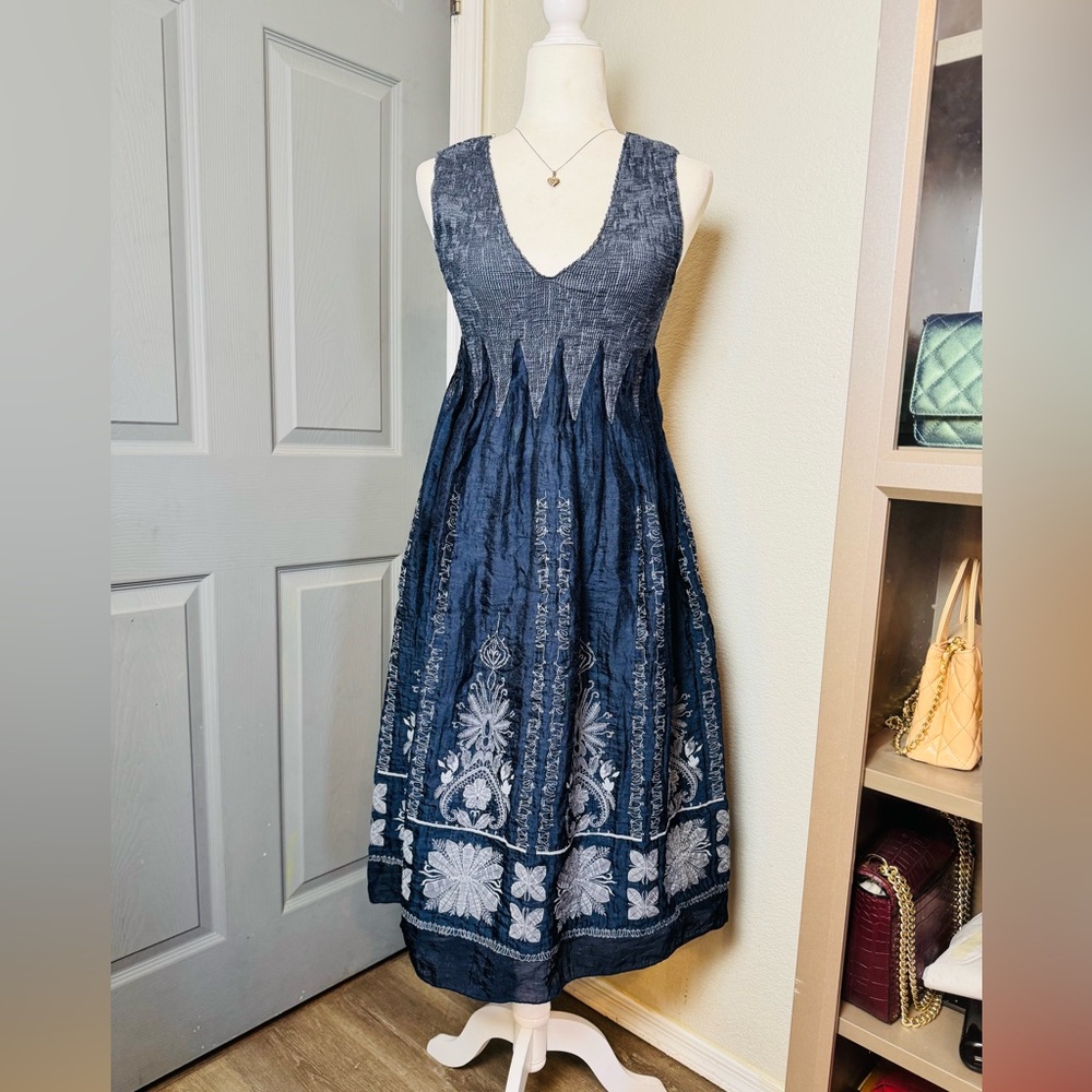 Sleeveless V-Neck Midi Dress in Navy Blue with Embroidered Hem